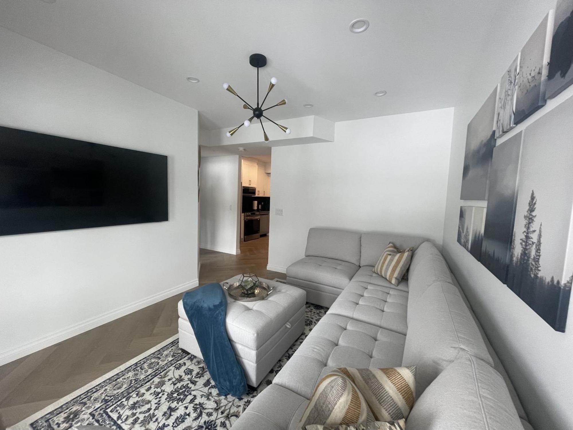 Elite Guest Walkout Basement Retreat Holiday home